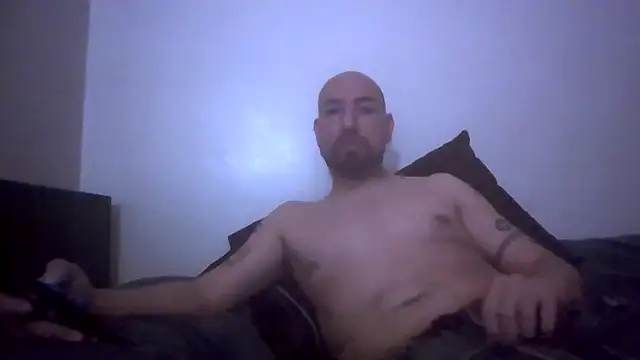 Snapshot of nakedtony81 chatting on 04-04-26, 09:16 nakedtony81 online show from 04-04-26, 09:16
