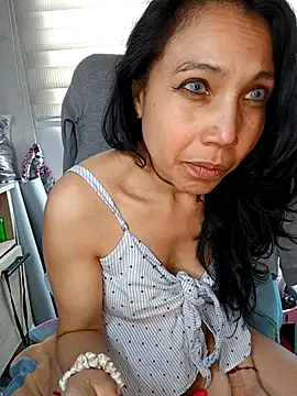 KimPielCanela online show from 10-25-25, 05:02