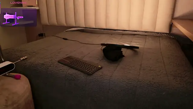 Snapshot of Megan_mooree_ chatting on 10-02-25, 01:03 Megan mooree online show from 10-02-25, 01:03