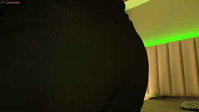 Snapshot of Megan_mooree_ chatting on 09-27-25, 12:55 Megan mooree online show from 09-27-25, 12:55