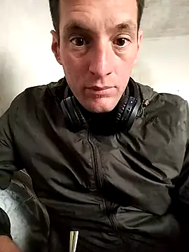 Robert83uy online show from 10-31-25, 03:30