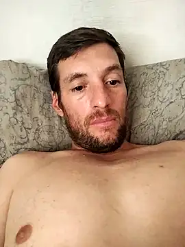 Robert83uy online show from 12-31-24, 06:13