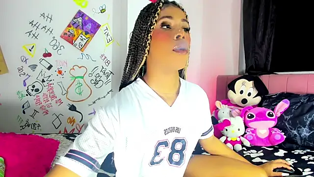 Snapshot of bloom444 chatting on 03-21-26, 04:35 bloom444 online show from 03-21-26, 04:35