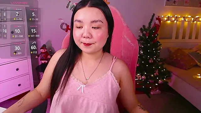 Snapshot of Suzy_Baee chatting on 12-23-24, 12:30 Suzy Baee online show from 12-23-24, 12:30