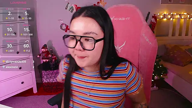 Snapshot of Suzy_Baee chatting on 12-23-24, 03:33 Suzy Baee online show from 12-23-24, 03:33