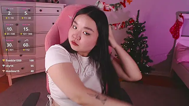 Snapshot of Suzy_Baee chatting on 12-18-24, 03:33 Suzy Baee online show from 12-18-24, 03:33