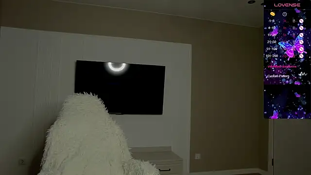 Holly Molii online show from 12-19-25, 02:04