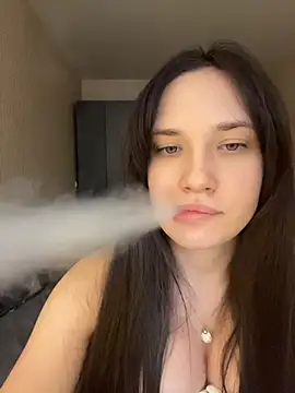 Snapshot of Holly_Molii chatting on 06-25-26, 12:32 Holly Molii online show from 06-25-26, 12:32