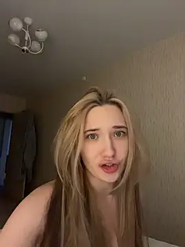 Snapshot of Holly_Molii chatting on 06-01-26, 04:45 Holly Molii online show from 06-01-26, 04:45