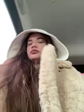 Holly Molii online show from 01-11-25, 05:10