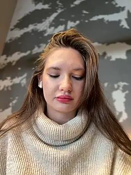 Holly Molii online show from 01-25-25, 07:28