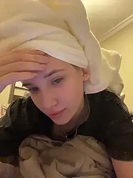 Snapshot of Holly_Molii chatting on 06-13-26, 11:08 Holly Molii online show from 06-13-26, 11:08