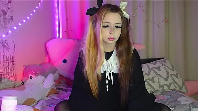 Snapshot of suemeow chatting on 03-15-25, 12:47 suemeow online show from 03-15-25, 12:47