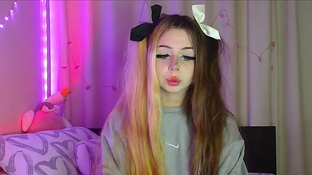 Snapshot of suemeow chatting on 03-14-25, 04:43 suemeow online show from 03-14-25, 04:43