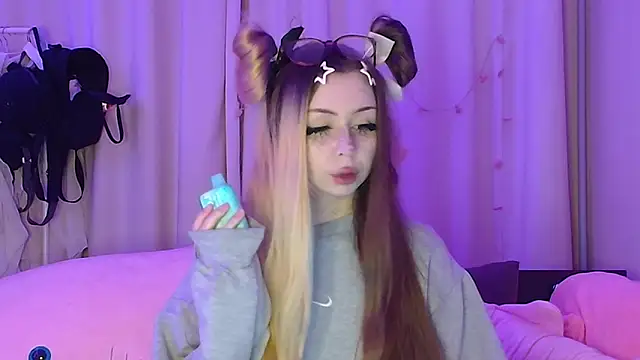 Snapshot of suemeow chatting on 02-14-26, 08:20 suemeow online show from 02-14-26, 08:20