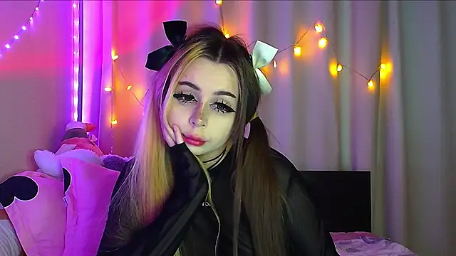 Snapshot of suemeow chatting on 02-16-25, 05:37 suemeow online show from 02-16-25, 05:37