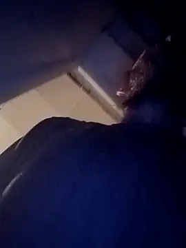 Snapshot of RobStrokes215 chatting on 02-05-25, 08:32 RobStrokes215 online show from 02-05-25, 08:32