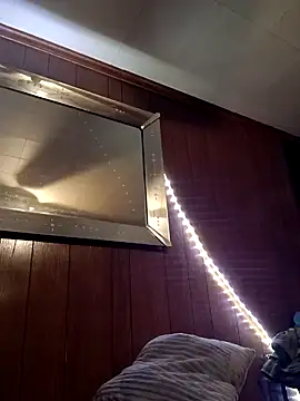 Snapshot of RobStrokes215 chatting on 02-01-25, 05:39 RobStrokes215 online show from 02-01-25, 05:39