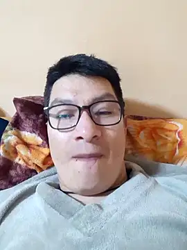 Snapshot of gioarcangel chatting on 02-18-25, 03:53 gioarcangel online show from 02-18-25, 03:53