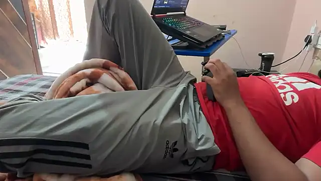 sexyboy09 online show from 10-27-25, 09:32