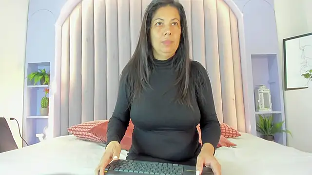 Snapshot of JaylaScott__ chatting on 03-08-26, 11:35 JaylaScott online show from 03-08-26, 11:35