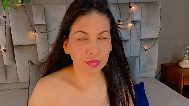 Snapshot of JaylaScott__ chatting on 04-24-26, 11:45 JaylaScott online show from 04-24-26, 11:45