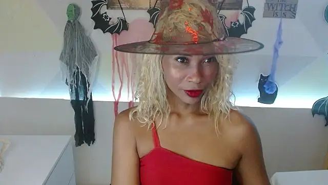 Snapshot of NatashaDormat chatting on 10-21-25, 01:32 NatashaDormat online show from 10-21-25, 01:32