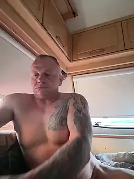 JakubW79 online show from 05-25-26, 04:12