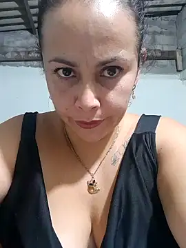 Snapshot of Roussexy_ chatting on 12-21-24, 12:53 Roussexy online show from 12-21-24, 12:53