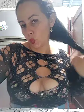 Snapshot of Roussexy_ chatting on 12-15-24, 01:46 Roussexy online show from 12-15-24, 01:46