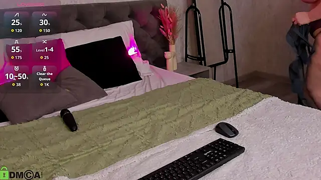 Blossom Sonya online show from 11-13-25, 01:31