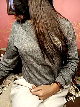 poojaji690 online show from 12-17-25, 06:18