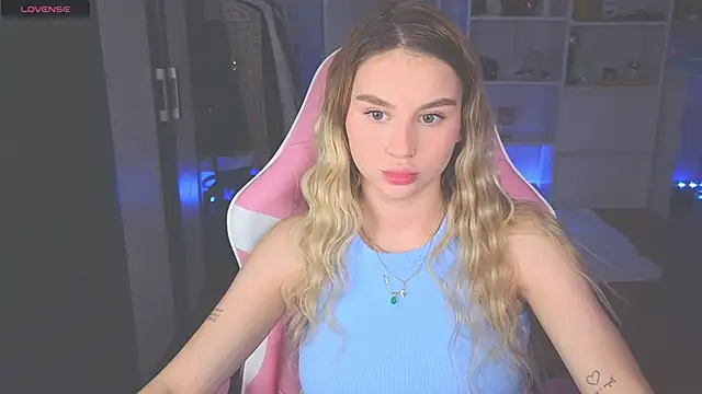 Snapshot of doll_barbieee chatting on 06-19-26, 02:56 doll barbieee online show from 06-19-26, 02:56