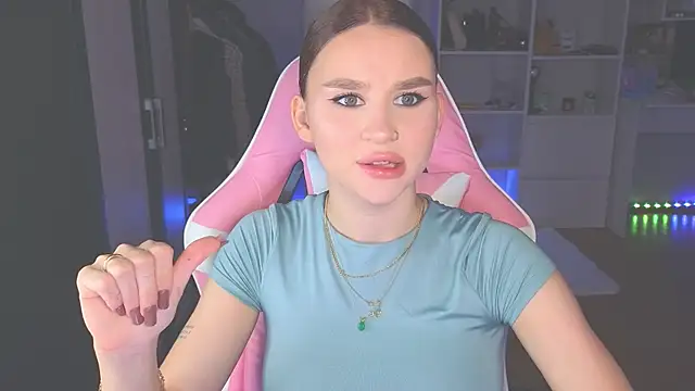 Snapshot of doll_barbieee chatting on 06-23-26, 01:09 doll barbieee online show from 06-23-26, 01:09