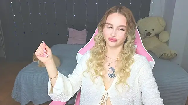 Snapshot of doll_barbieee chatting on 05-11-26, 03:40 doll barbieee online show from 05-11-26, 03:40