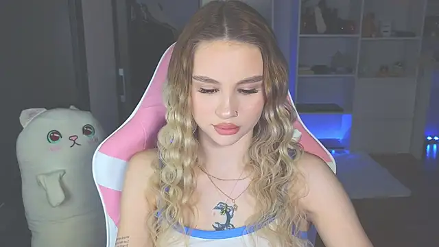 Snapshot of doll_barbieee chatting on 06-02-26, 05:35 doll barbieee online show from 06-02-26, 05:35