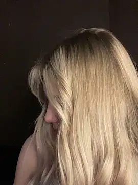 Snapshot of Alisa_Rise chatting on 01-26-25, 03:48 Alisa Rise online show from 01-26-25, 03:48