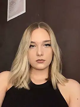 Snapshot of Alisa_Rise chatting on 11-23-25, 02:49 Alisa Rise online show from 11-23-25, 02:49