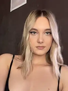 Snapshot of Alisa_Rise chatting on 10-02-25, 12:19 Alisa Rise online show from 10-02-25, 12:19