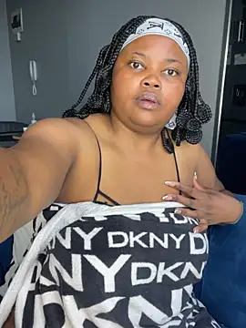 Curveysinaa online show from 12-18-25, 10:52