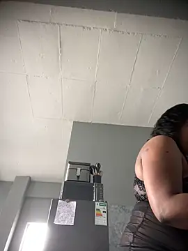 Curveysinaa online show from 10-05-25, 09:22