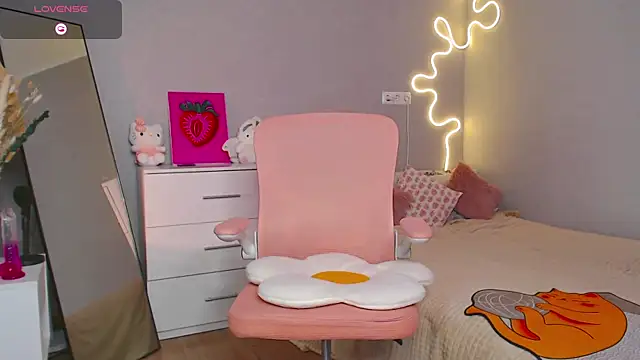 Red  Candy online show from 02-22-25, 04:09