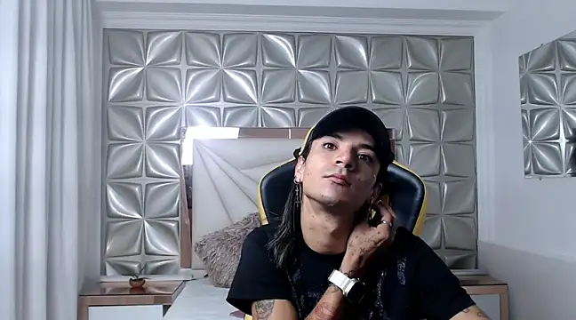 Snapshot of georgie_latin99 chatting on 02-23-25, 01:32 georgie latin99 online show from 02-23-25, 01:32