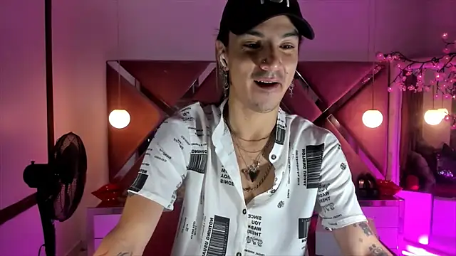 Snapshot of georgie_latin99 chatting on 10-21-25, 11:53 georgie latin99 online show from 10-21-25, 11:53