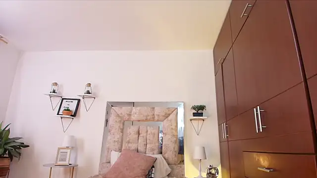 Snapshot of vianca_cruzz chatting on 10-09-25, 01:44 vianca cruzz online show from 10-09-25, 01:44