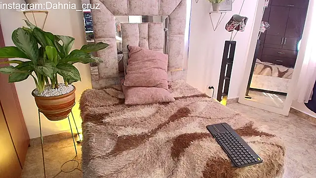 mariana cruzz online show from 12-02-25, 03:14