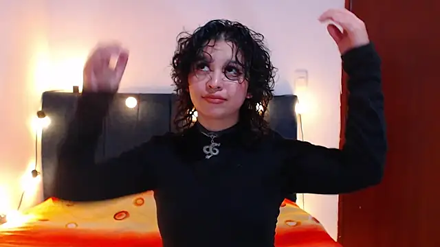 Snapshot of Bitsy_Messy chatting on 06-15-26, 11:26 Bitsy Messy online show from 06-15-26, 11:26