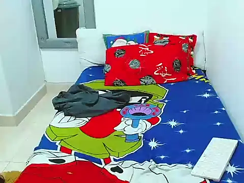 Velk hot online show from 12-17-25, 02:44