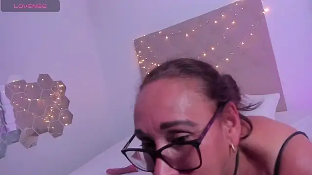 Snapshot of Angelaa_ramirez chatting on 03-08-25, 04:34 Angelaa ramirez online show from 03-08-25, 04:34