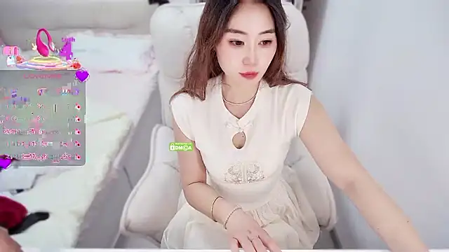 Snapshot of Feifei-cn chatting on 06-13-26, 01:53 Feifei-cn online show from 06-13-26, 01:53